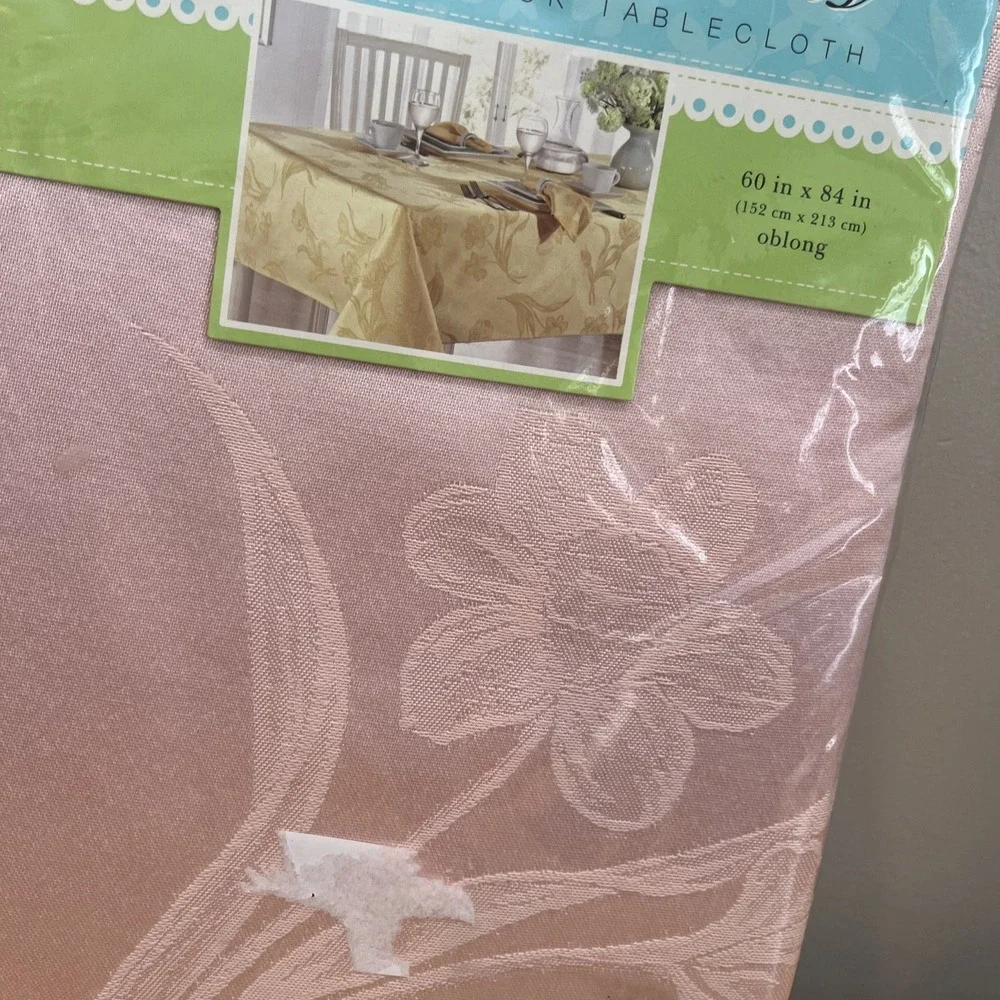 Bed Bath Beyond Pink Spring Blossom‎ Damask Tablecloth 60x84